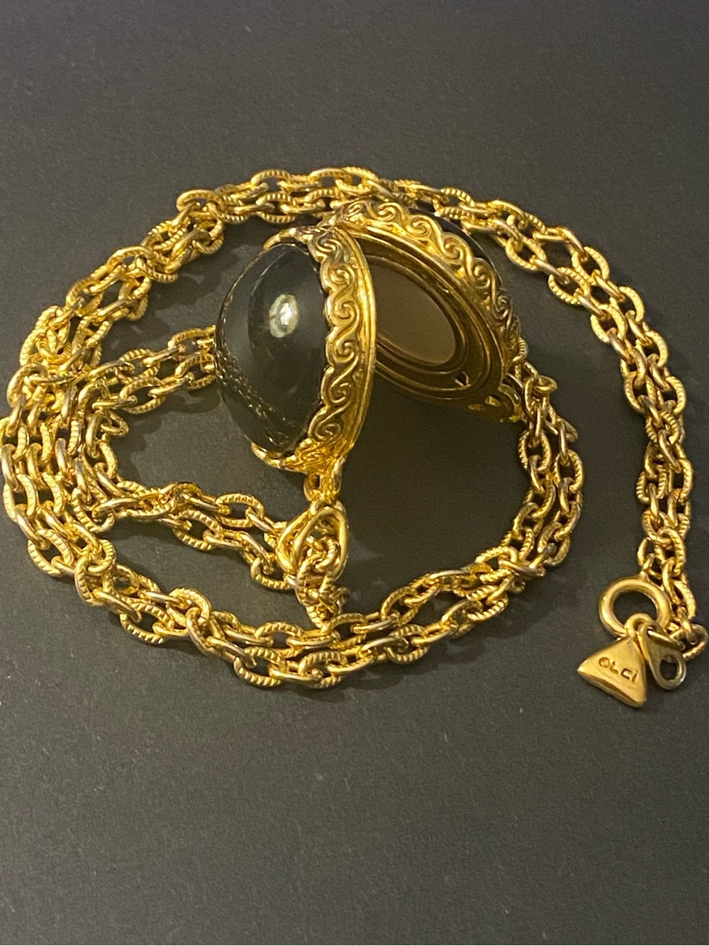 Vtg Liz Claiborne Gold-Tone Black Orb Sphere Locket Pendant Textured Link Chain